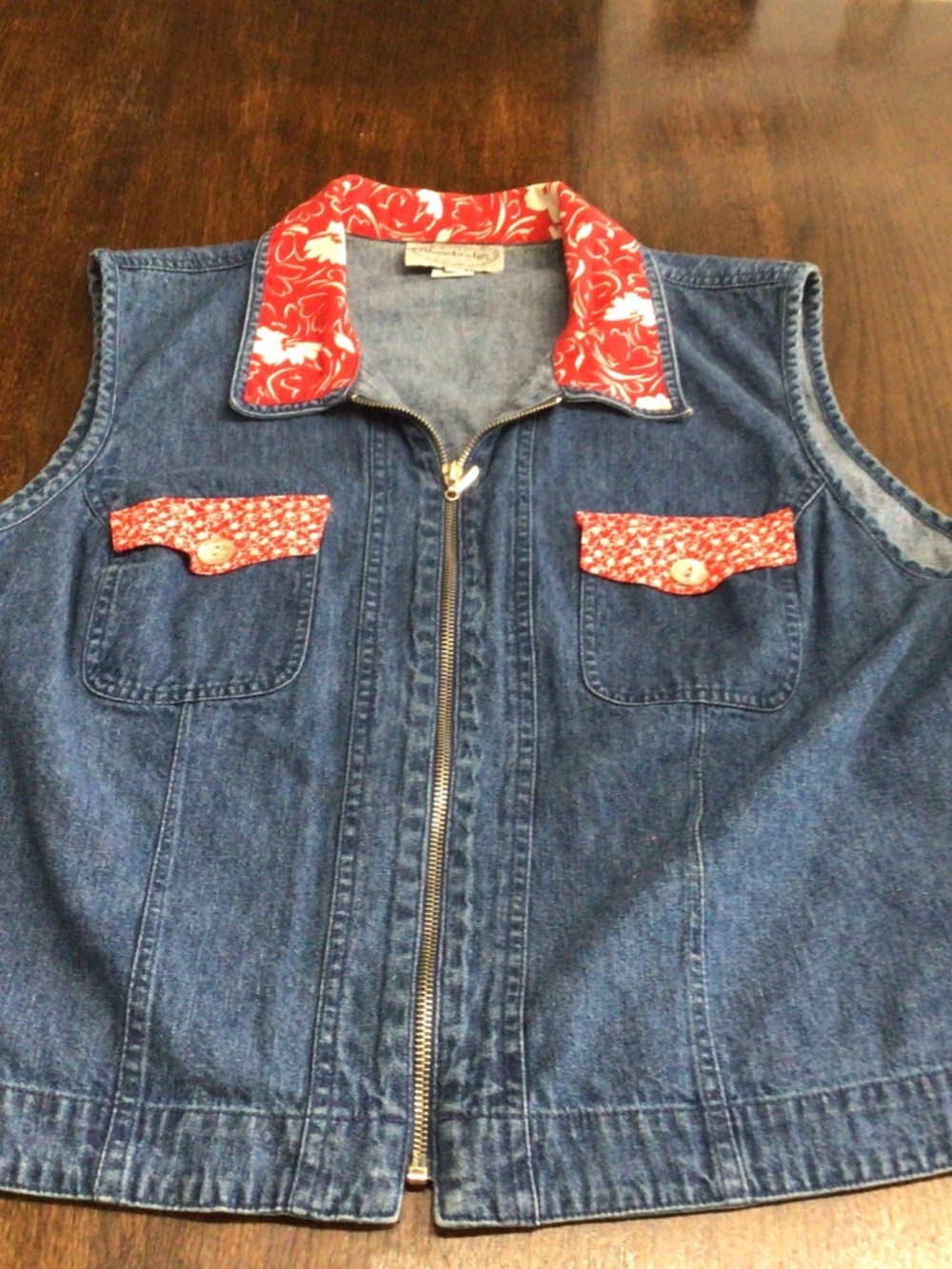 Stonebridge denim vest with patchwork collar and pockets. Size 1X